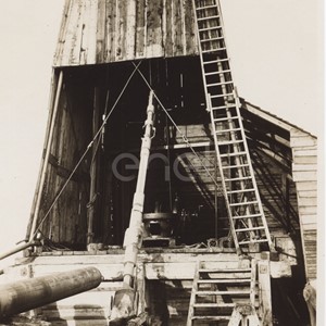 Larderello e Lago. Vari tipi di impianti per sondaggi.
