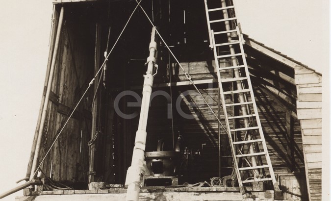 Larderello e Lago. Vari tipi di impianti per sondaggi.