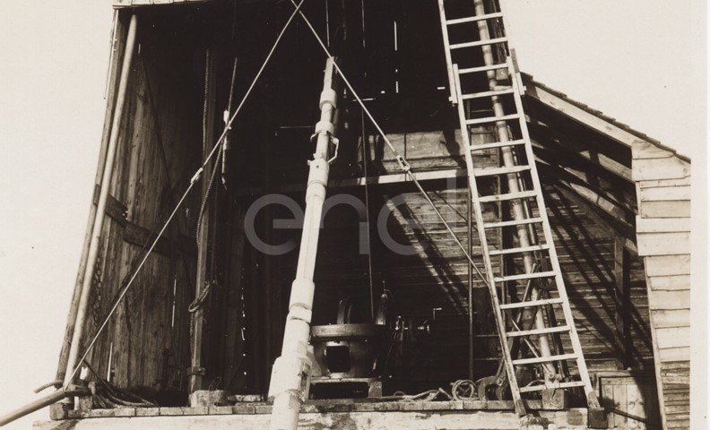 Larderello e Lago. Vari tipi di impianti per sondaggi.