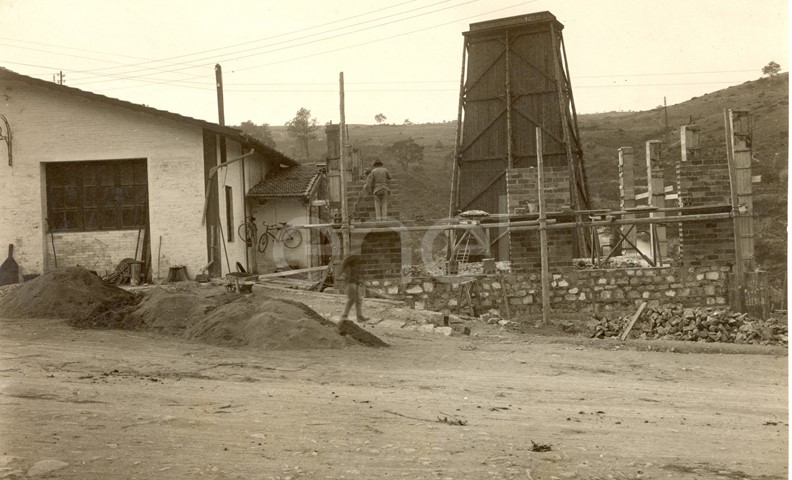 Settore meccanico. Officine meccaniche. Falegnameria. Saldatori. Fabbrica bulti. Fonderie.