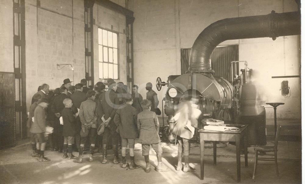 Centrale elettrica Castelnuovo. Gruppo di partecipanti alla inaugurazione della centrale elettrica.