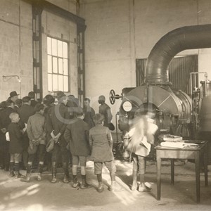 Centrale elettrica Castelnuovo. Gruppo di partecipanti alla inaugurazione della centrale elettrica.