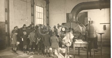 Centrale elettrica Castelnuovo. Gruppo di partecipanti alla inaugurazione della centrale elettrica.