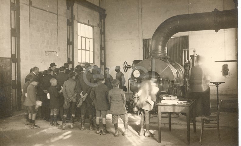 Centrale elettrica Castelnuovo. Gruppo di partecipanti alla inaugurazione della centrale elettrica.