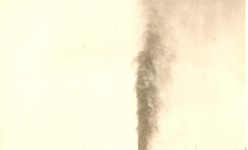 Fabbrica di Larderello. Esplosione di vari soffioni. 1906-1930.