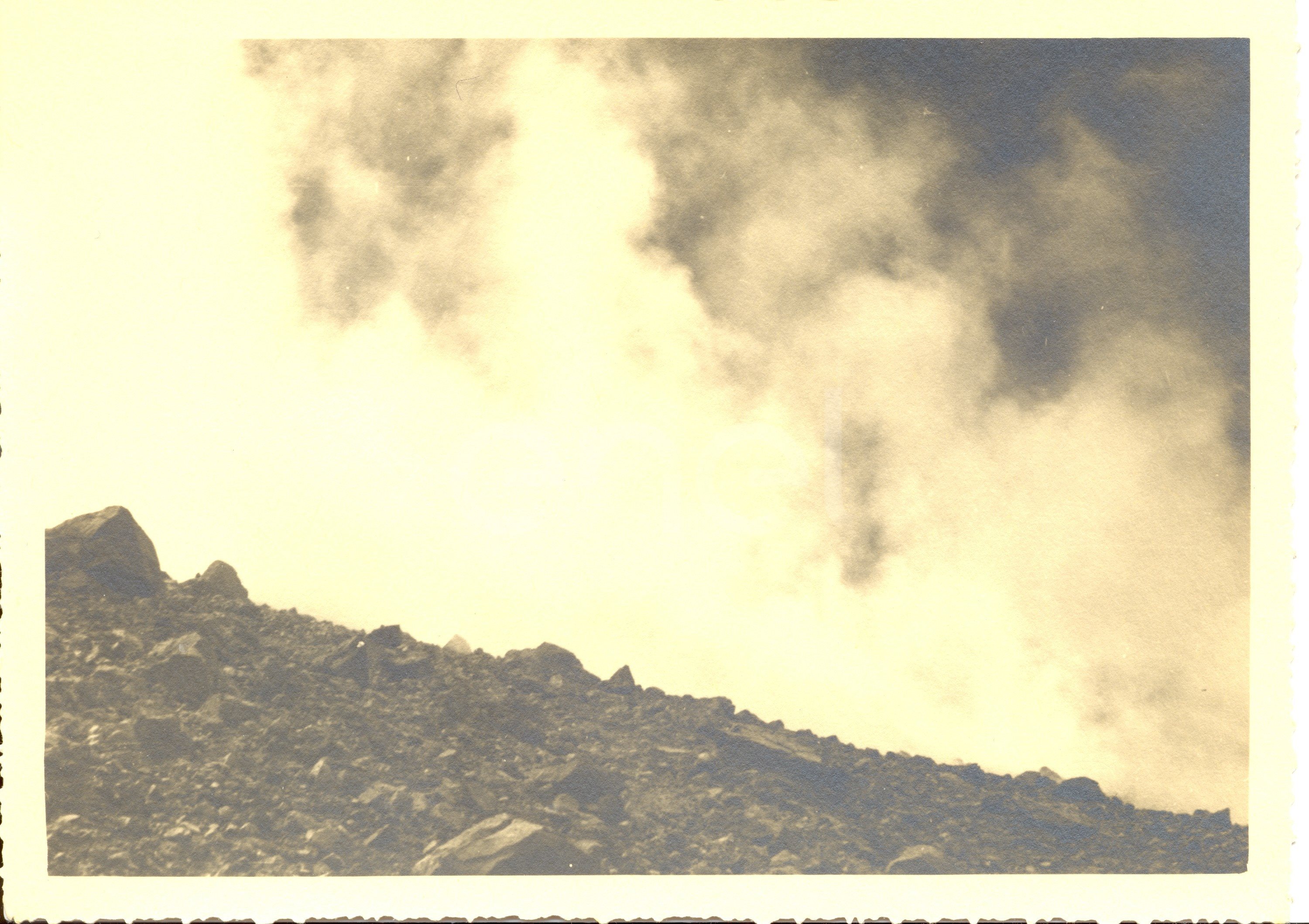 Isola di Vulcano. Visita del Principe P.Ginori Conti e collaboratori. 1937.