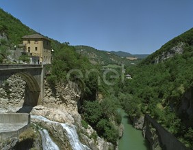 Scaricatori di superficie e gole del Furlo