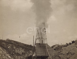 Larderello. Esplosione di vari soffioni.