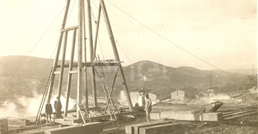 Larderello. Esplosione di vari soffioni.