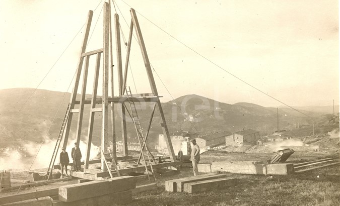 Larderello. Esplosione di vari soffioni.