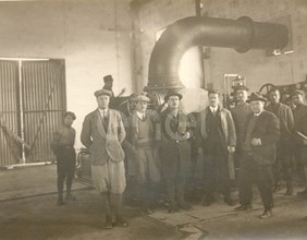 Centrale elettrica Castelnuovo. Gruppo di partecipanti alla inaugurazione della centrale elettrica.