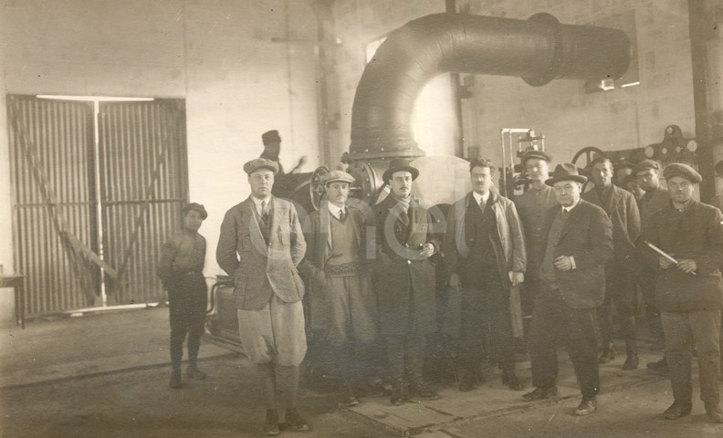 Centrale elettrica Castelnuovo. Gruppo di partecipanti alla inaugurazione della centrale elettrica.