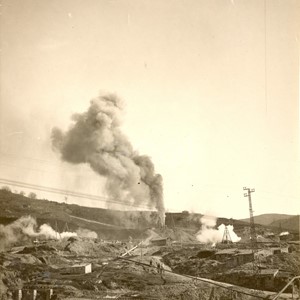 Fabbrica di Larderello. Esplosione di vari soffioni. 1906-1930.