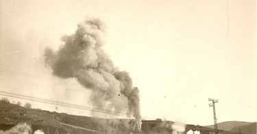 Fabbrica di Larderello. Esplosione di vari soffioni. 1906-1930.