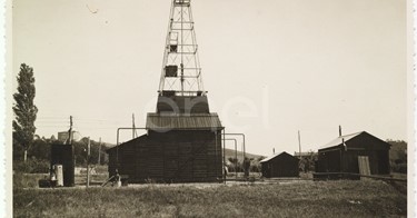 Larderello e Lago. Vari tipi di impianti per sondaggi.