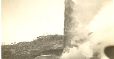 Fabbrica di Larderello. Esplosione di vari soffioni. 1906-1930.