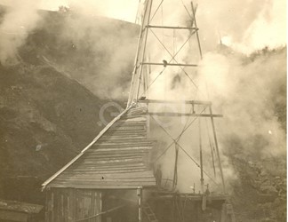 Fabbrica di Larderello. Vari soffioni perforati nel periodo 1897/1930.