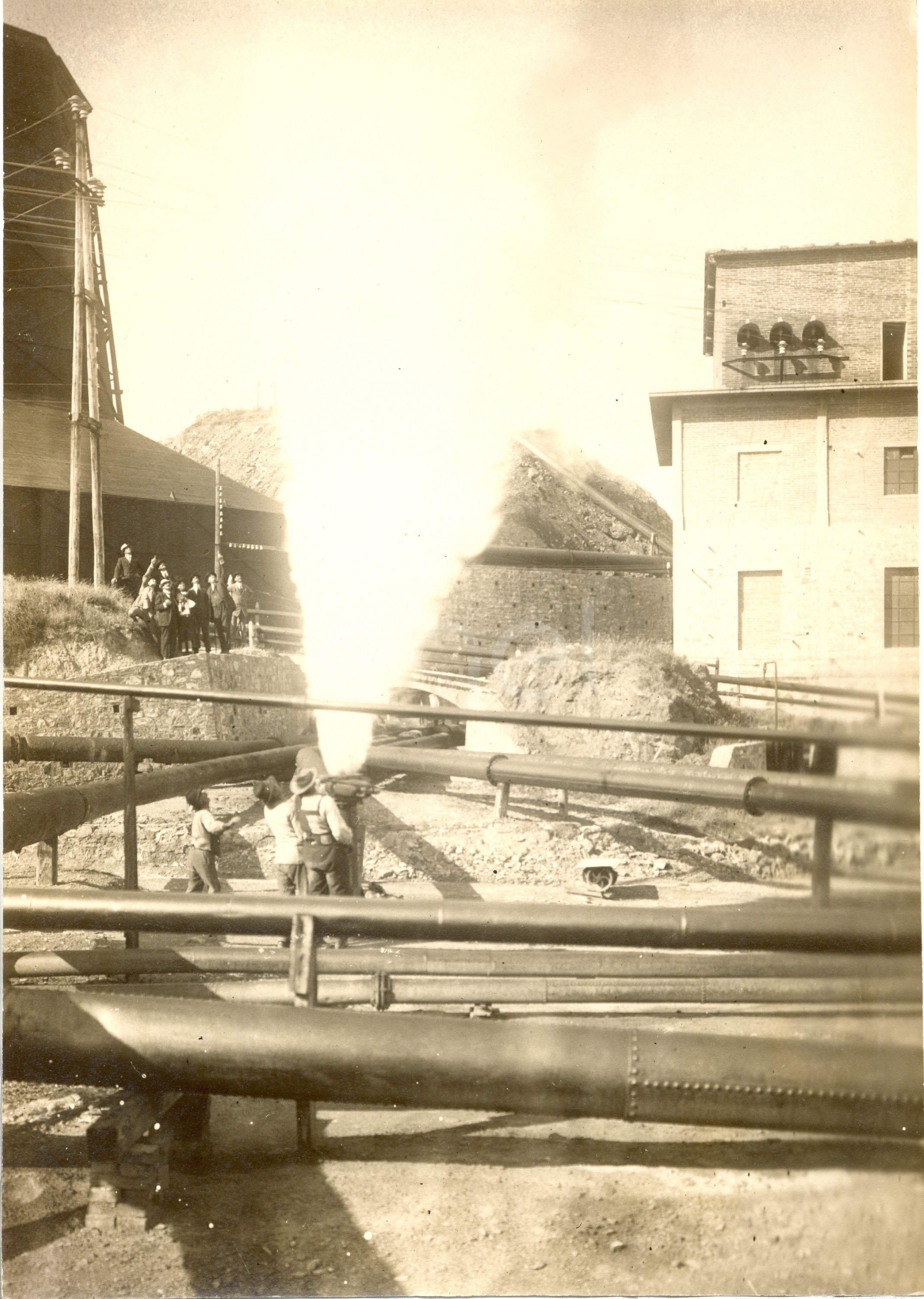 Fabbrica di Larderello. Misurazione soffioni.