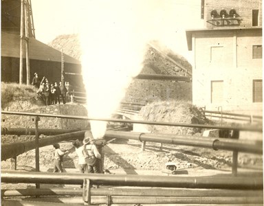 Fabbrica di Larderello. Misurazione soffioni.