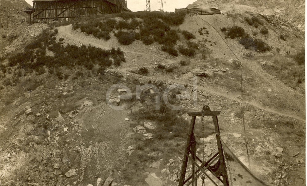 Fabbrica di Larderello. Esplosione di vari soffioni. 1906-1930.