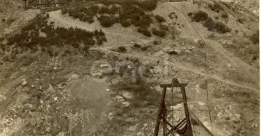 Fabbrica di Larderello. Esplosione di vari soffioni. 1906-1930.
