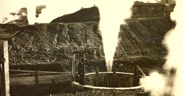 Fabbrica di Larderello. Vari soffioni perforati nel periodo 1897/1930.