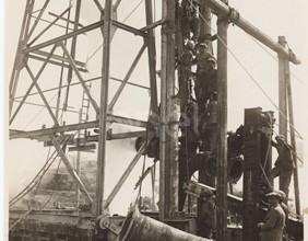 Larderello e Lago. Vari tipi di impianti per sondaggi.