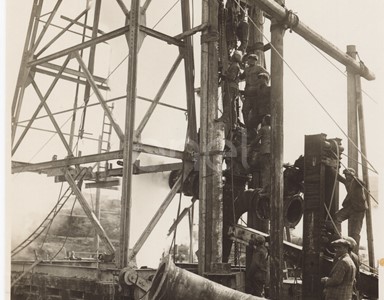 Larderello e Lago. Vari tipi di impianti per sondaggi.