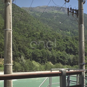 Incastellatura delle linee di partenza dell'elettrodotto