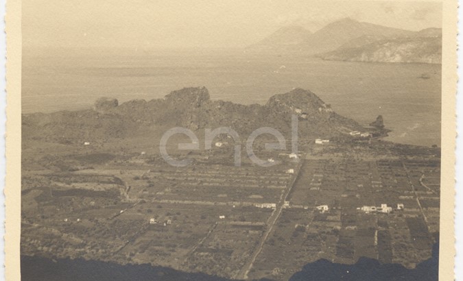 Isola di Vulcano. Visita del Principe P.Ginori Conti e collaboratori. 1937.
