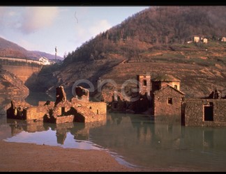 Ruderi paese sommerso e diga