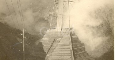 Fabbrica di Larderello. Vari soffioni perforati nel periodo 1897/1930.
