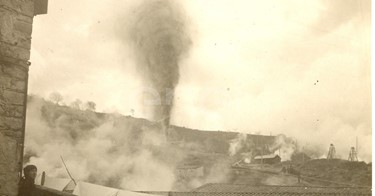 Fabbrica di Larderello. Esplosione di vari soffioni. 1906-1930.