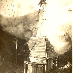 Fabbrica di Larderello. Vari soffioni perforati nel periodo 1897/1930.