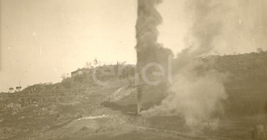 Fabbrica di Larderello. Esplosione di vari soffioni. 1906-1930.