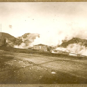 Fabbrica di Larderello. Esplosione di vari soffioni. 1906-1930.