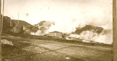 Fabbrica di Larderello. Esplosione di vari soffioni. 1906-1930.