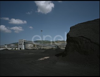 Carbonile e torre di distribuzione