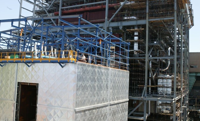 Cantiere della centrale di Sulcis con le caldaie in costruzione