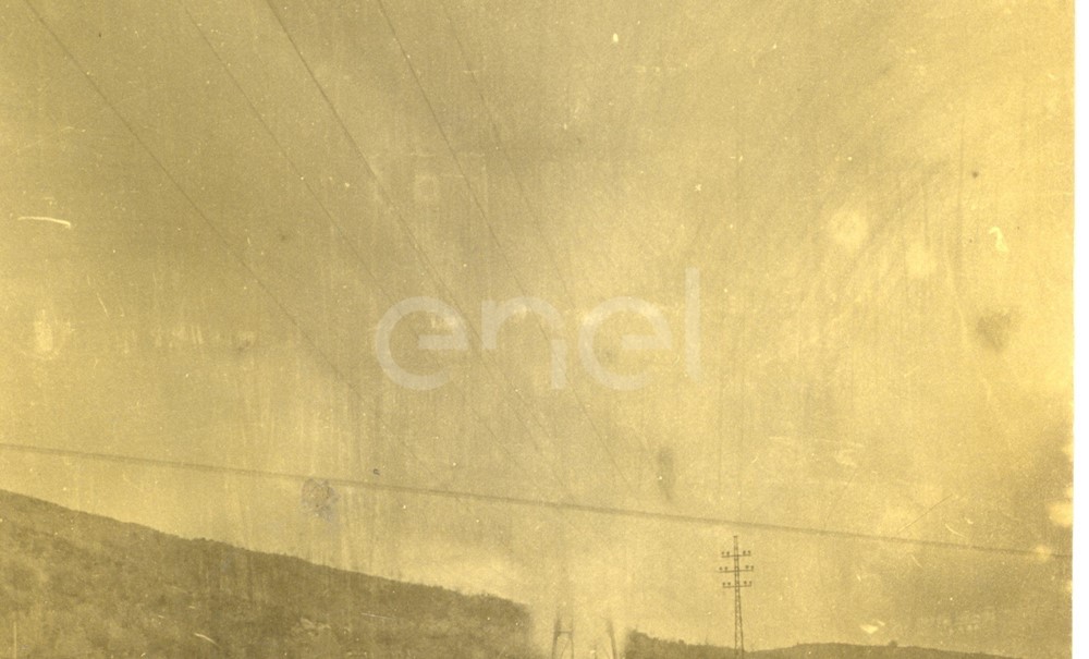 Fabbrica di Larderello. Esplosione di vari soffioni. 1906-1930.