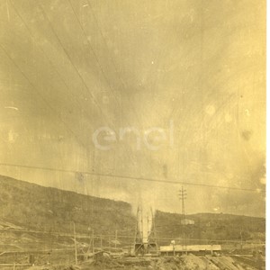 Fabbrica di Larderello. Esplosione di vari soffioni. 1906-1930.