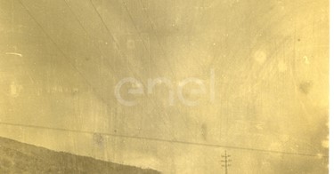 Fabbrica di Larderello. Esplosione di vari soffioni. 1906-1930.