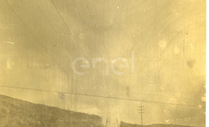 Fabbrica di Larderello. Esplosione di vari soffioni. 1906-1930.