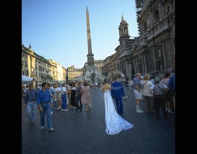 Coppia di sposi a Piazza Navona